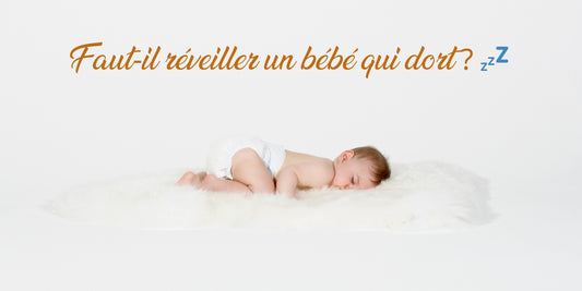 Faut-il réveiller un bébé qui dort ? 💤 - Mon Cocon de Rêve
